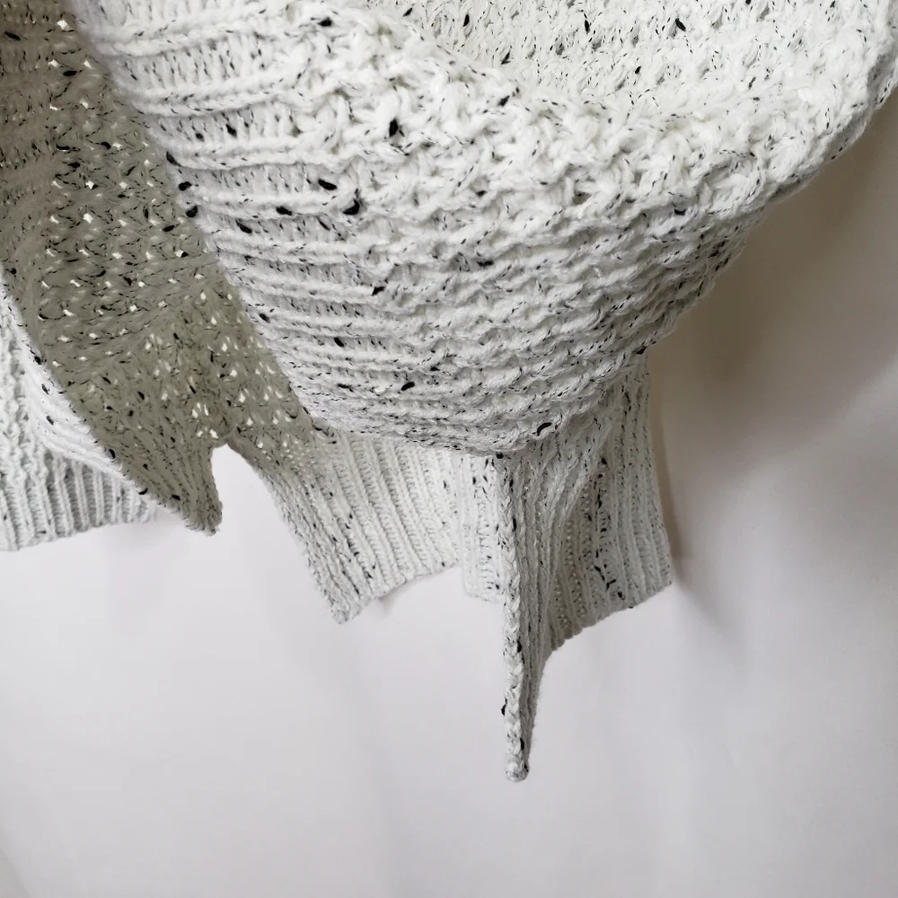 Papillon neck shoulder cut out sweater Medium - Picture 3 of 4